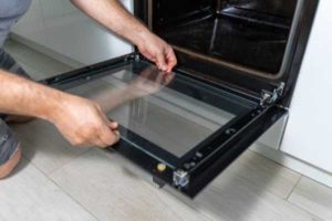 علت شکستن شیشه درب فر 300x200 - صفحه اصلی